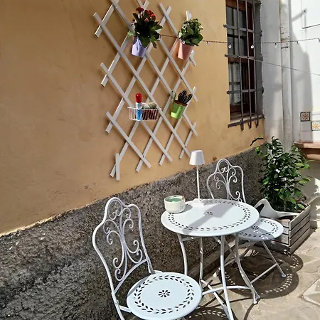 Casa Romantica Vicino Al Centro A アパート *