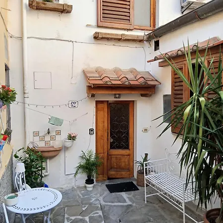 Casa Romantica Vicino Al Centro A Apartment Florence